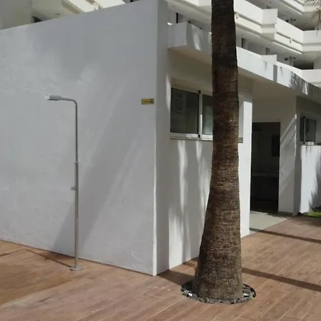 Coconut Friendly Semesterbostad *